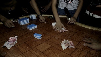 Gambleing with playing Mahjong